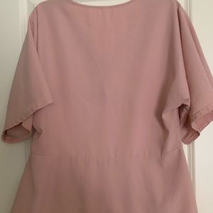 Light pink, flowy tee, size m